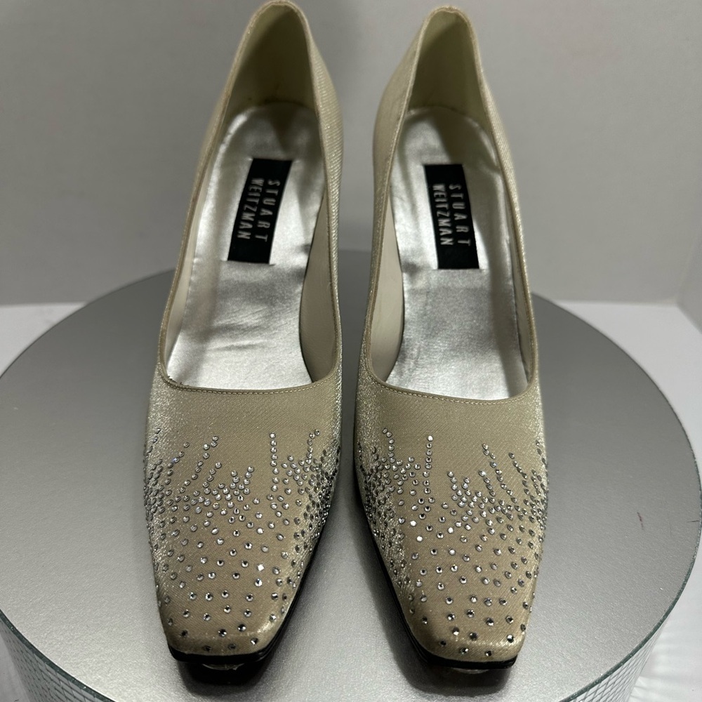 Stuart Weitzman Beige Embellished size 9 AA pre owned Exellent condition